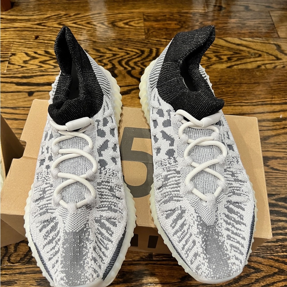 adidas YEEZY 350 V2 CMPCT Sneakers